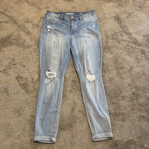 Tahari light wash midrise jeans. Size 9
